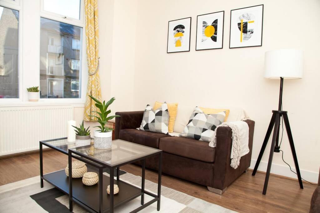 Snug - Logie Baird Apartment 海伦斯堡 外观 照片